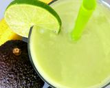 Une image de l'étape 2 de Smoothie Avocado Colada.