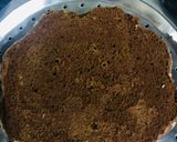 A picture of step 3 of Parle biscuit chocolate cake.