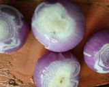 A picture of step 1 of Onion pulav (Sindhi bhugga Chawla).
