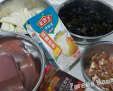 A picture of step 1 of Shanghai Hot and Sour Soup.