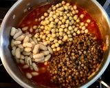 Foto del paso 12 de la receta: Mi guiso de lentejas, garbanzos y porotos