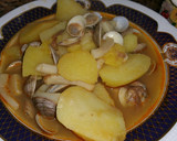 Foto del paso 5 de la receta: Patatas guisadas con chirlas y calamar