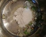 Gluténmentes sajtkrémleves újhagymával recept fázis 1 fotója