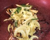 Foto del paso 4 de la receta: Pollo encebollado a la sonorense
