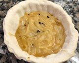 Foto del paso 4 de la receta: Tartaleta de cebolla y queso