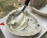 Foto del paso 2 de la receta: Huevos de Pascua rellenos con crema Oreo 🐰