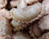 A picture of step 5 of Gulkand mawa stuffed gujiya.