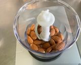 Une image de l'étape 1 de Tresse feuilletée aux amandes, pignons de pin et amaretto.