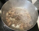 A picture of step 4 of Gyudon (beef and rice bowl).