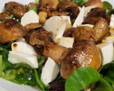 Foto del paso 4 de la receta: Ensalada de canónigos con garbanzos, queso fresco, champiñones y miel