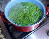 Foto del paso 1 de la receta: Ternera estofada con judías verdes, calabacines y especias