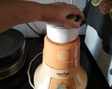 A picture of step 3 of Instant mutter dosa.