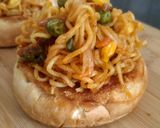A picture of step 7 of "Schezwan Maggi with Baked Bread Bowl".