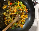 Foto del paso 3 de la receta: Wok de vegetales/Tortilla de vegetales