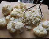 Foto del paso 2 de la receta: Pastel de carne de ternera y salchichas frescas con coliflor y mozzarella