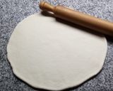 Foto del paso 6 de la receta: Pizza de muzzarella con morrón verde y aceitunas negras