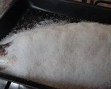 Foto del paso 3 de la receta: Lubina a la Sal