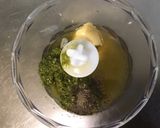 Une image de l'étape 3 de Sauce salade au pesto de fanes de radis.