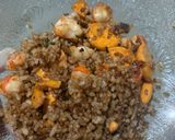 Foto langkah ke 4 dari resep Nasi goreng udang simpel.