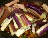 รูปขั้นตอนการทำที่ 2 ของ ผัดมะเขือม่วงหมูสับ