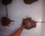 Foto del paso 10 de la receta: Bombones de chocolate "Día de Muertos" 💀 🍫