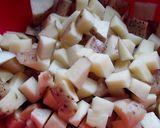 Foto del paso 1 de la receta: Cerdo con vegetales y crema al wok con papitas ricas!