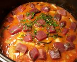Foto del paso 12 de la receta Cazuela de atún rojo fresco, con fideos negros y patatas
