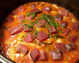 Foto del paso 12 de la receta: Cazuela de atún rojo fresco, con fideos negros y patatas