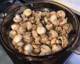 Une image de l'étape 5 de Champignons de paris à la crème d'ail et persil.
