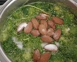 A picture of step 1 of Broccoli and Almonds Soup.