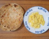 A picture of step 2 of Meetha Anda with Paratha.