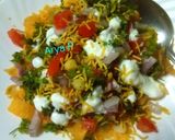 A picture of step 5 of Dahi Ragda Puri Chaat.