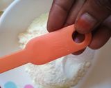 A picture of step 2 of Milk candy ball AKA Gullisuwa.