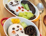 Hình bước làm 2 của món Bento Halloween cho bé