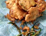 A picture of step 3 of Besan ke pakora.