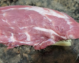 Foto del paso 4 de la receta: Solomillo de cerdo con panceta y queso