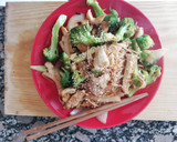 Foto del paso 6 de la receta: Fideos salteados con pollo y brócoli