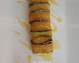 Foto del passaggio 2 della ricetta Rotolini di zucchine crudo e formaggio magro