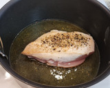 Foto del paso 2 de la receta: Pollo guisado con berenjena, champiñones y taquitos de jamón
