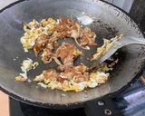 รูปขั้นตอนการทำที่ 3 ของ ข้าวผัดหมูปิ้ง