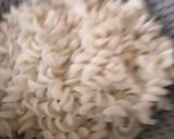 Foto del paso 2 de la receta: Pastas de arroz en salsa napolitana con atún 🍝 🥰