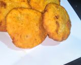 A picture of step 6 of Aloo puri.