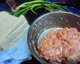 A picture of step 1 of Toufu chicken steamed.