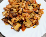 Foto del paso 4 de la receta: Colas de carabinero peladas con setas shiitake y pimiento rojo