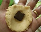 Foto langkah ke 3 dari resep Cookies teflon isi coklat.