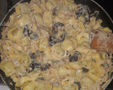 Foto del paso 6 de la receta: Tortellinis con nata y ciruelas