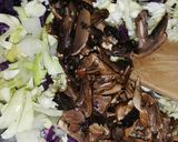 Foto del paso 2 de la receta: Salteado de Col y hongos