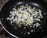Foto del paso 2 de la receta: Chipirones rellenos en salsa