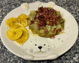 Foto del paso 3 de la receta: Flor de alcachofa con sal negra, con crujiente de jamón y chips de plátano