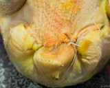 Foto del paso 8 de la receta: Pollo relleno de castañas, manzanas y ciruelas